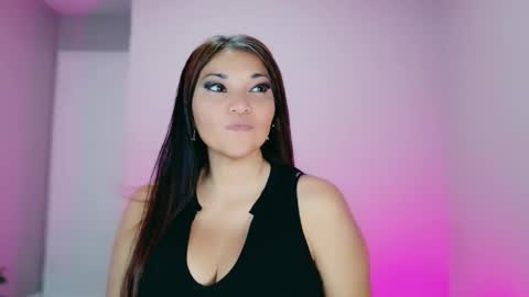 DivineLynn online show from 10.31.25