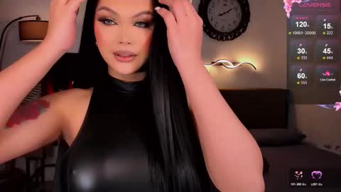 Snapshot of divinequeen chatting on 11.17.25 online show from 11.17.25