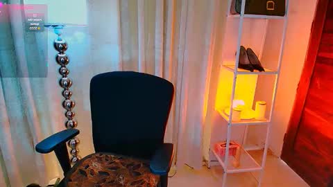 Snapshot of divorced_ms_valeria chatting on 02.13.26 Vally online show from 02.13.26