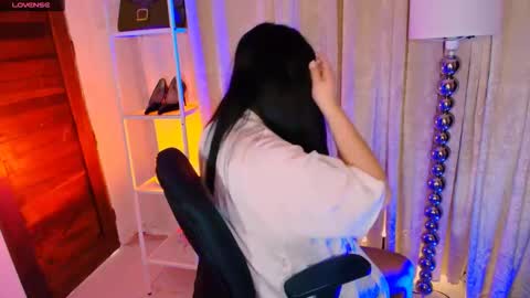 Snapshot of divorced_ms_valeria chatting on 02.23.26 Vally online show from 02.23.26