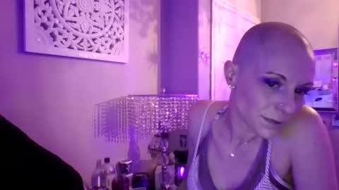 Snapshot of dixieglam chatting on 11.26.25 dixieglam online show from 11.26.25