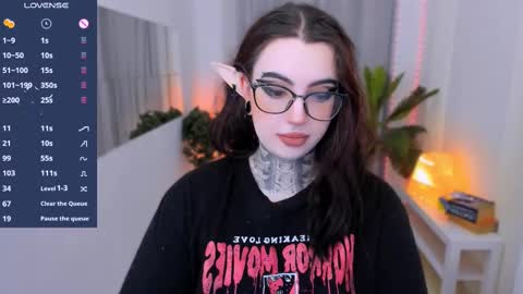 dixipixi_ online show from 02.23.25