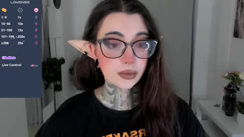 dixipixi_ online show from 10.18.25