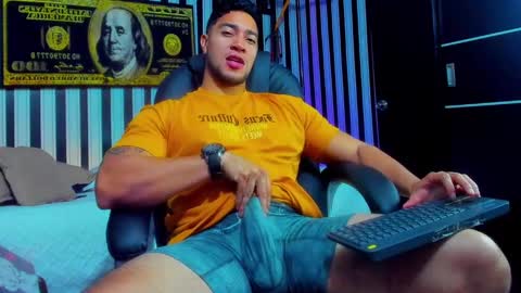 Snapshot of dixon_ray_ chatting on 12.22.24 Dixon online show from 12.22.24