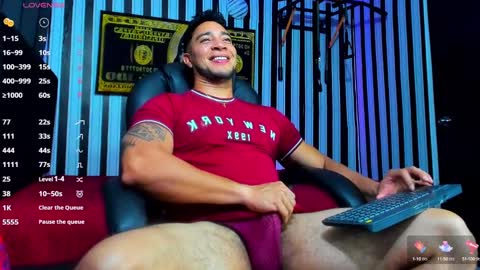 Snapshot of dixon_ray_ chatting on 02.12.25 Dixon online show from 02.12.25