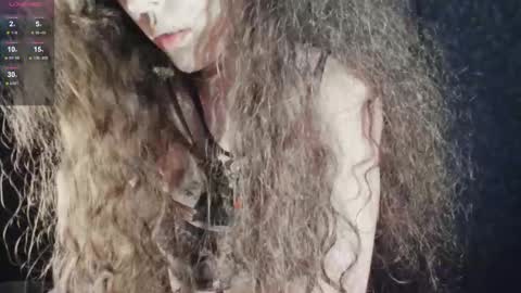 Snapshot of dizer_clop chatting on 10.29.25 Dizer online show from 10.29.25