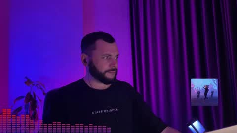 Snapshot of dj_canali chatting on 11.02.25 Canali online show from 11.02.25