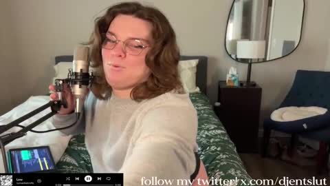 Snapshot of djentslut chatting on 12.08.24 djentslut online show from 12.08.24