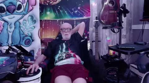 Snapshot of djpointe chatting on 11.30.25 DJPointe online show from 11.30.25