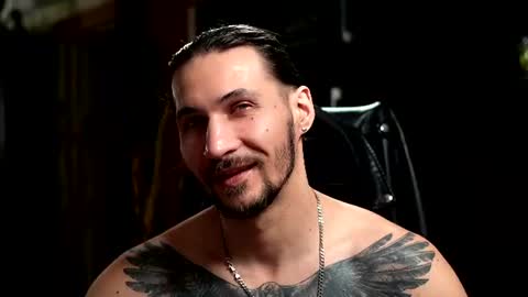 Snapshot of dl_raven chatting on 06.16.26 Silverhand online show from 06.16.26