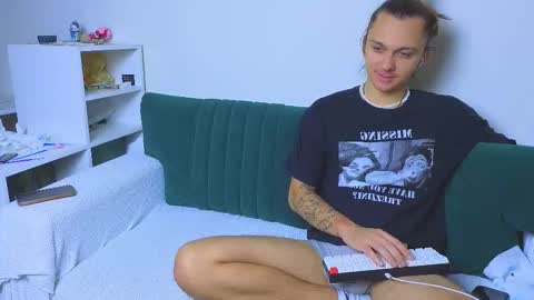 Snapshot of do_u_know_them chatting on 11.30.25 Kirahe Mirashe online show from 11.30.25