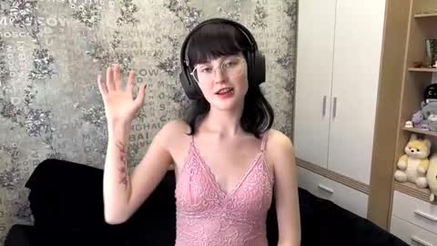 Snapshot of dodiebabikian chatting on 09.15.25 Annie PVT IS OPEN online show from 09.15.25