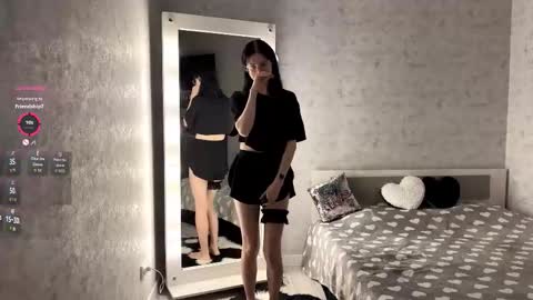 Snapshot of dodiebabikian chatting on 10.21.25 Annie PVT IS OPEN online show from 10.21.25