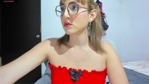 Snapshot of doll_andrea_ chatting on 04.29.26 ANDREA online show from 04.29.26