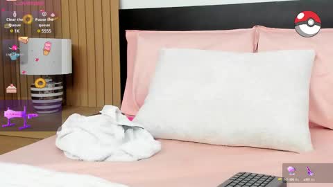 Snapshot of doll_bella_ chatting on 02.27.25 Bella online show from 02.27.25