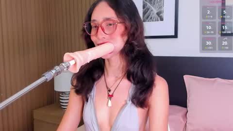 Snapshot of doll_bella_ chatting on 11.21.25 Bella online show from 11.21.25