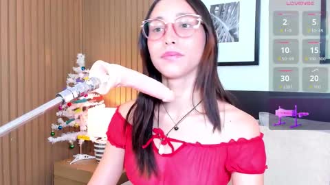 Snapshot of doll_bella_ chatting on 12.05.25 Bella online show from 12.05.25