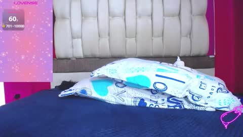 Snapshot of doll_coquette chatting on 03.08.25 Heilen Niikol online show from 03.08.25