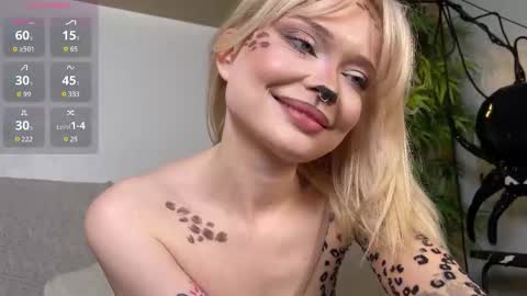 Snapshot of doll_from_venus chatting on 10.31.25 Dorothy Mayfield online show from 10.31.25