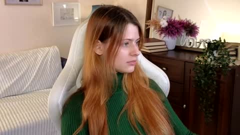 Snapshot of doll_lesli chatting on 12.10.24 Your doll Lesli online show from 12.10.24
