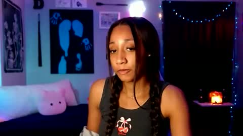 Snapshot of dollfacebeauty_x chatting on 10.19.25 Princess DollfaceBeauty online show from 10.19.25