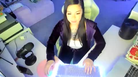 DOLLLFACE online show from 12.15.25