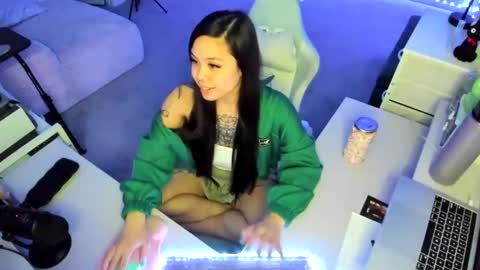 Snapshot of dolllface chatting on 02.01.26 DOLLLFACE online show from 02.01.26