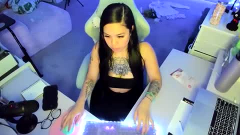 Snapshot of dolllface chatting on 02.03.26 DOLLLFACE online show from 02.03.26