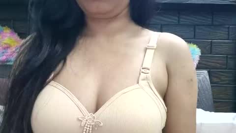 Snapshot of dollmeenu chatting on 12.05.25 dollmeenu online show from 12.05.25