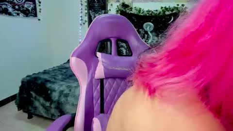 dolly_bones online show from 10.18.25