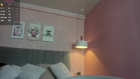 Snapshot of dolly_zoe chatting on 10.21.25 Call me Zoe online show from 10.21.25