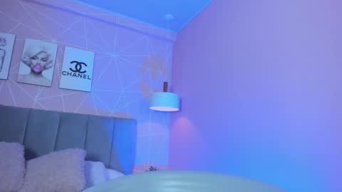 Snapshot of dolly_zoe chatting on 10.31.25 Call me Zoe online show from 10.31.25