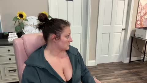 Snapshot of dollydimplez chatting on 02.26.25 Dolly online show from 02.26.25