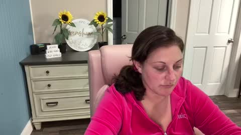 Snapshot of dollydimplez chatting on 02.28.25 Dolly online show from 02.28.25