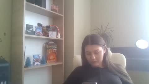 DollyRoma online show from 12.15.25