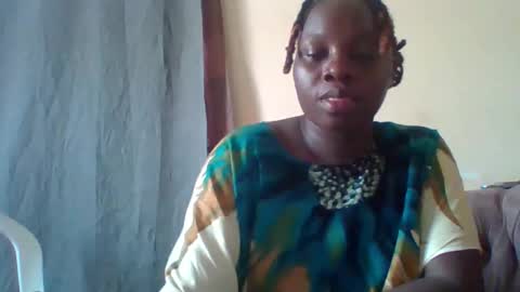 Snapshot of dollyvee chatting on 11.29.25 dollyvee online show from 11.29.25