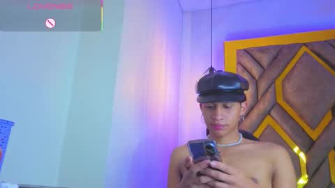 Snapshot of dom_veneno chatting on 11.23.25 dom_veneno online show from 11.23.25