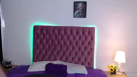 Snapshot of domenica_west chatting on 01.04.25 domenica online show from 01.04.25