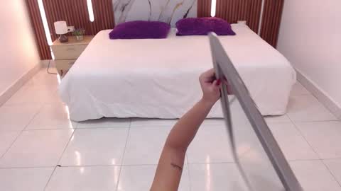 Snapshot of domenica_west chatting on 09.09.25 domenica online show from 09.09.25