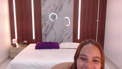 Snapshot of domenica_west chatting on 09.10.25 domenica online show from 09.10.25