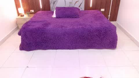 Snapshot of domenica_west chatting on 09.11.25 domenica online show from 09.11.25