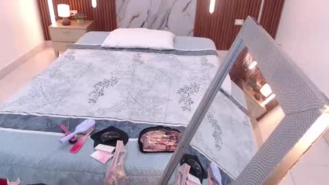 Snapshot of domenica_west chatting on 10.23.25 domenica online show from 10.23.25