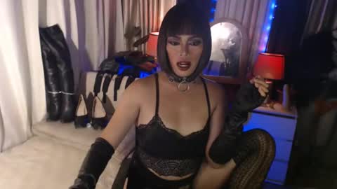 Snapshot of dominantrix_diannaxxx chatting on 12.29.24 diana online show from 12.29.24