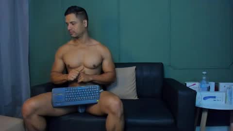 Dominc berry online show from 05.12.26