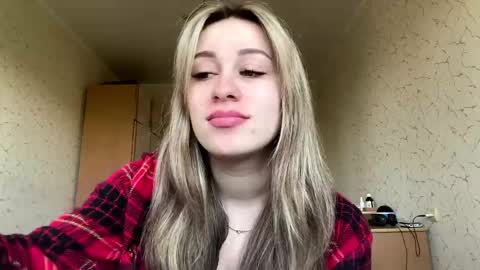 Mia online show from 04.22.26