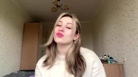 Mia online show from 04.30.26