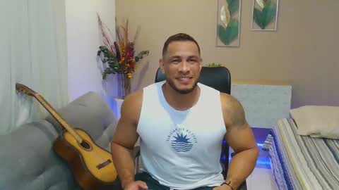 Snapshot of dominic_hulk1 chatting on 10.04.25 dominic_hulk1 online show from 10.04.25
