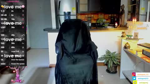 SANTI  independent model online show from 10.24.25