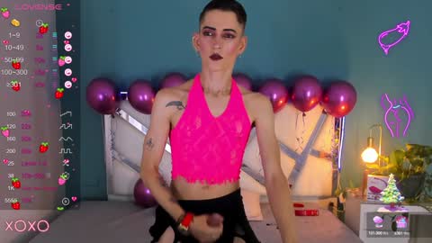 Snapshot of dominic_thailor chatting on 12.24.24 Dominic online show from 12.24.24