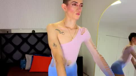 Snapshot of dominic_thailor chatting on 10.07.25 Dominic online show from 10.07.25